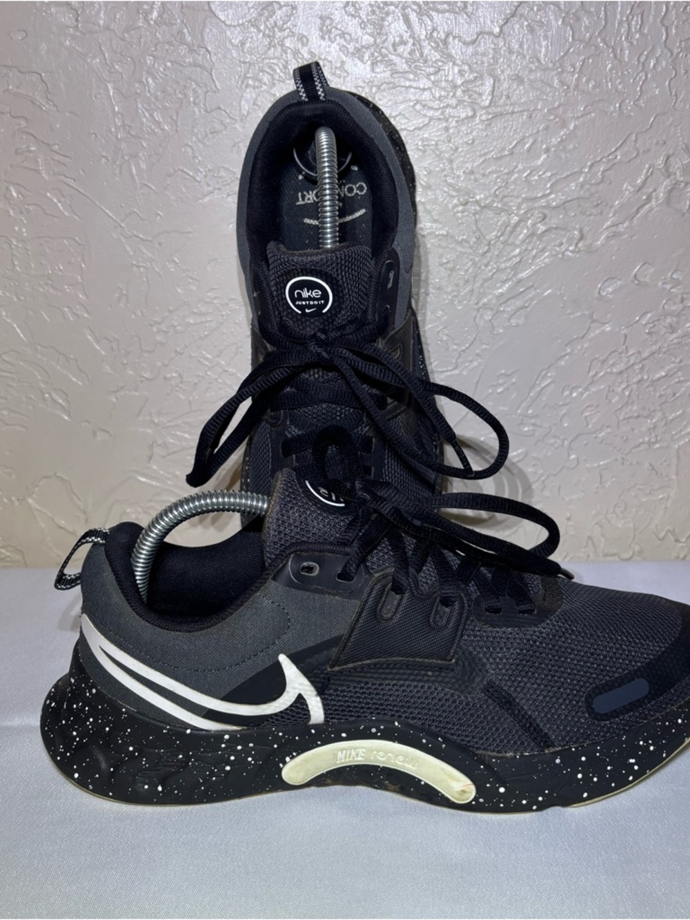 Mens Nike Renew Retaliation TR Shoe Size 9